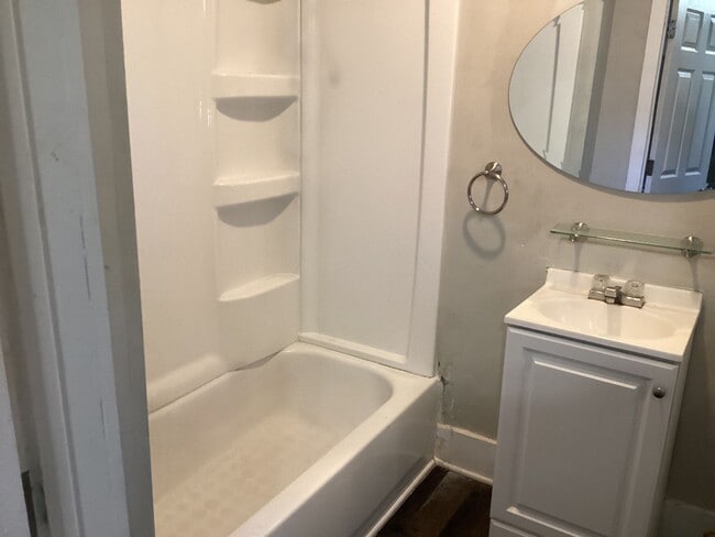 Building Photo - 1330 W Roache St