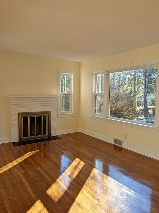 Building Photo - Beautiful Asheville Rental in the Malvern ...