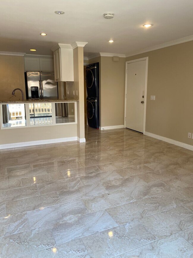 Building Photo - Attn Irvine!  Remodeled Upper 2 bed, 2 bath condo