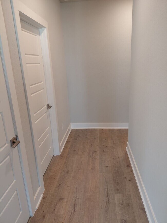 Building Photo - 3/2/2 - FENCED BACKYARD!!! GREAT NEIGHBORHOOD - Godley ISD - Summer Specials!