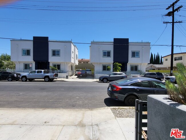 Building Photo - 2754 W 12th St