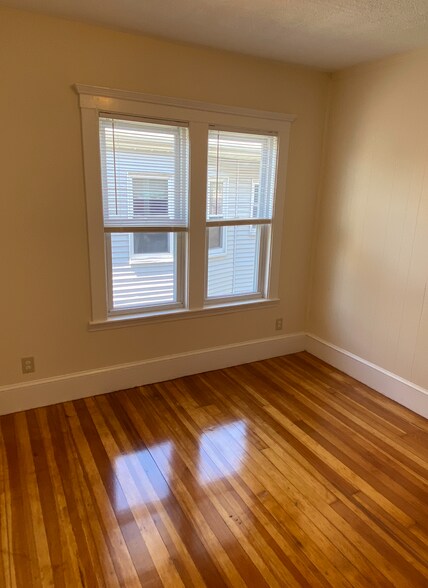 Building Photo - 93 Capen St