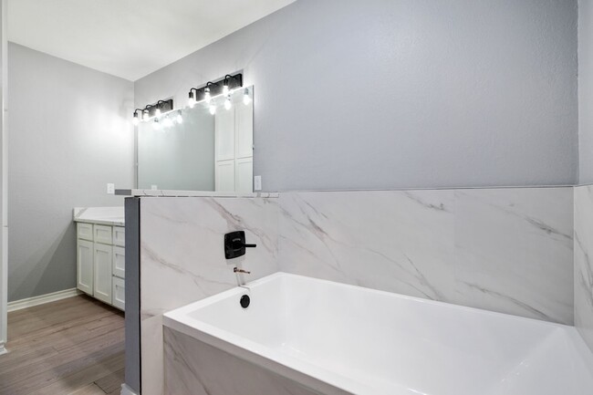 Building Photo - 3808 Yellowstone Pl