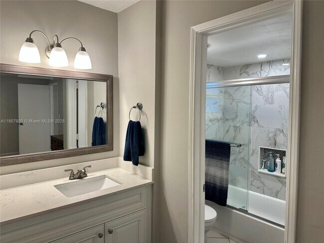 Building Photo - 9441 Evergreen Pl