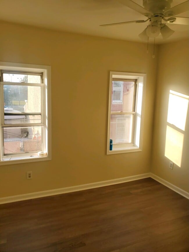 Building Photo - 2927 Hurley St