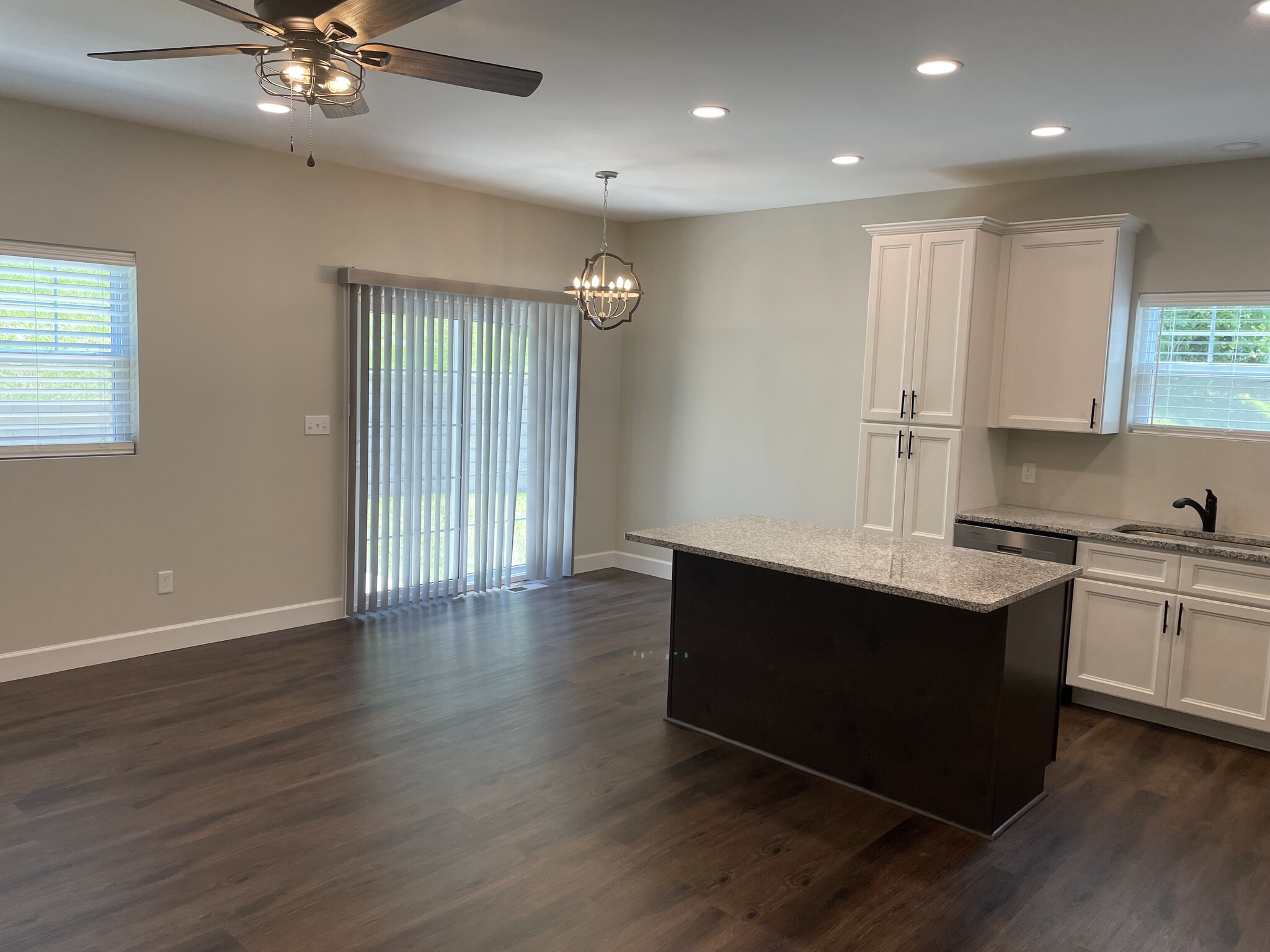 Kitchen/Dinning Area - 898 Caleb Xing