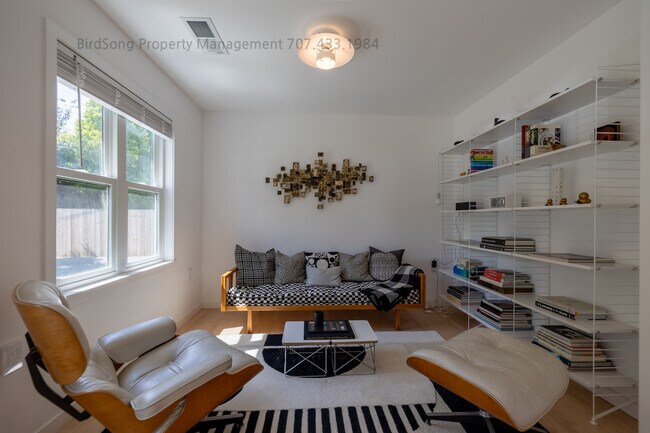 Building Photo - 13846 Village Ave