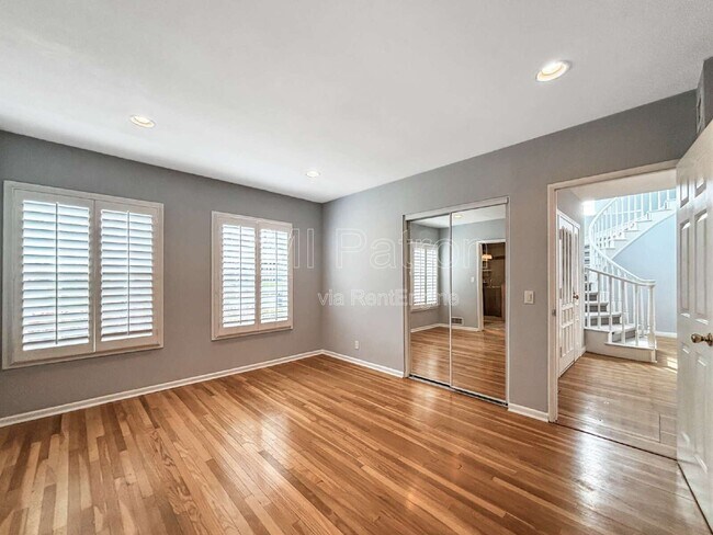 Building Photo - 5147 E Los Flores St