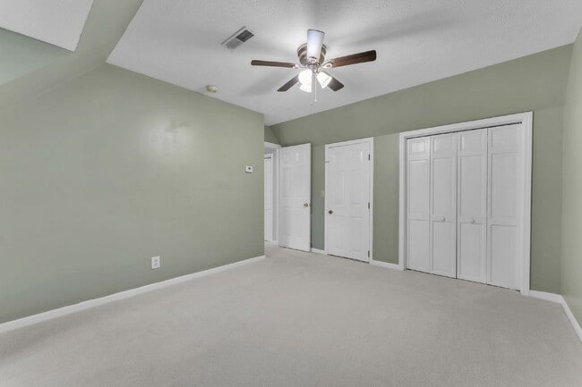 Building Photo - Spacious 4-Bed, 4-Bath Rental Home with Lake Views in Belle Terre Acres! ($2,225/mo rent***)