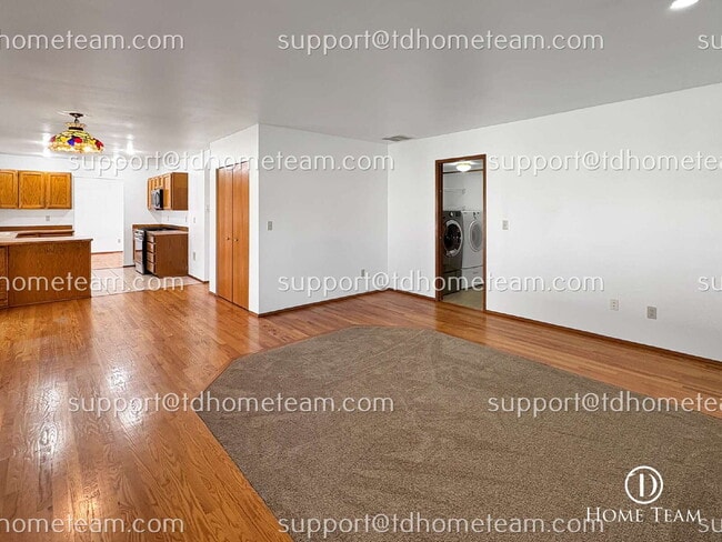 Building Photo - 1447 33rd St SE