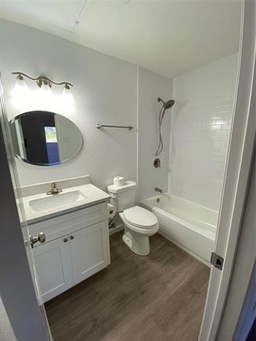 Building Photo - 6760 Eastridge Dr