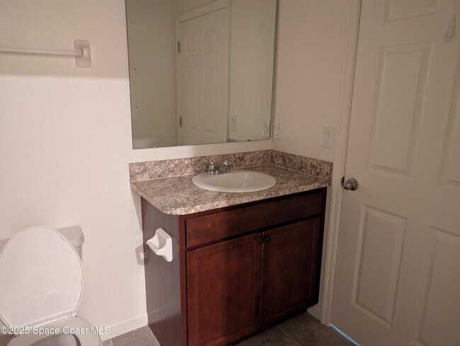 Building Photo - 560 Remington Green Dr SE