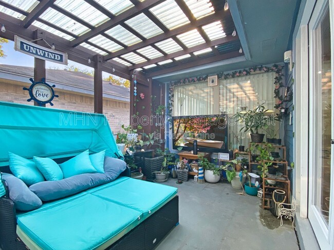 Building Photo - 9609 Woodland Hills