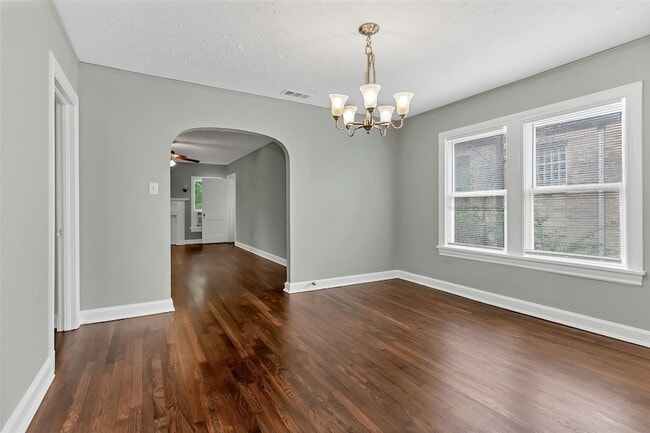 Building Photo - 5705 Ross Ave