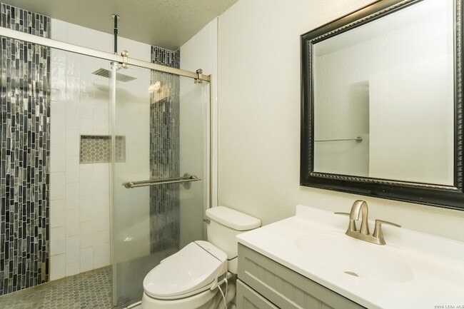 Building Photo - 5915 Iris Isle