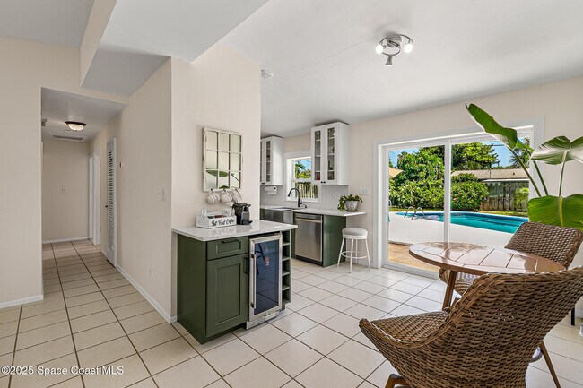 Building Photo - 251 Avenida De La Vista