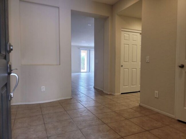 Building Photo - Single story with lots of tile in living a...