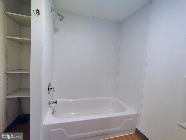 Building Photo - 110 Ice St