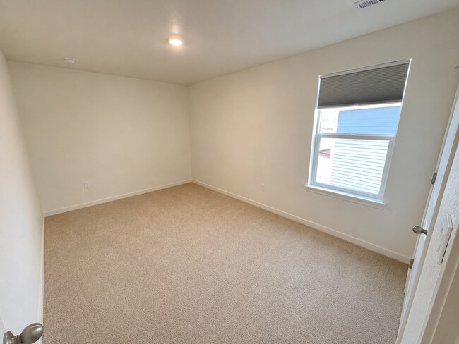Building Photo - 4-Bedroom Home in Mallard Ridge with Office and Fenced Yard