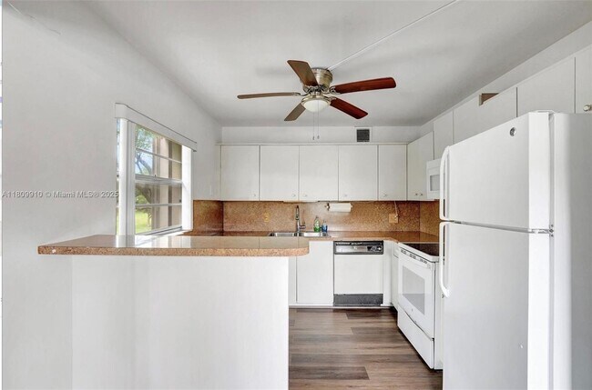 Building Photo - 801 SW 133rd Terrace