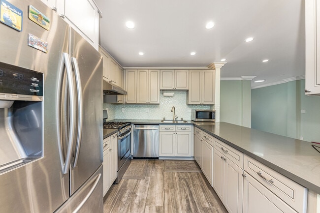 Building Photo - 685 Comet Dr