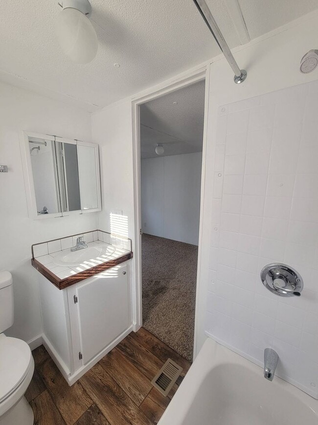 Building Photo - Ready to Move in