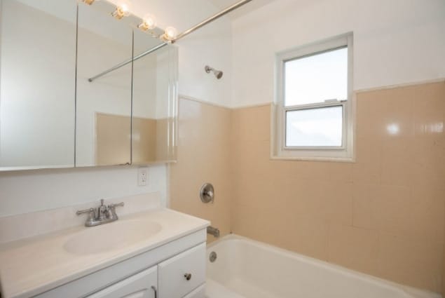 Building Photo - 1640 Amberwood Dr