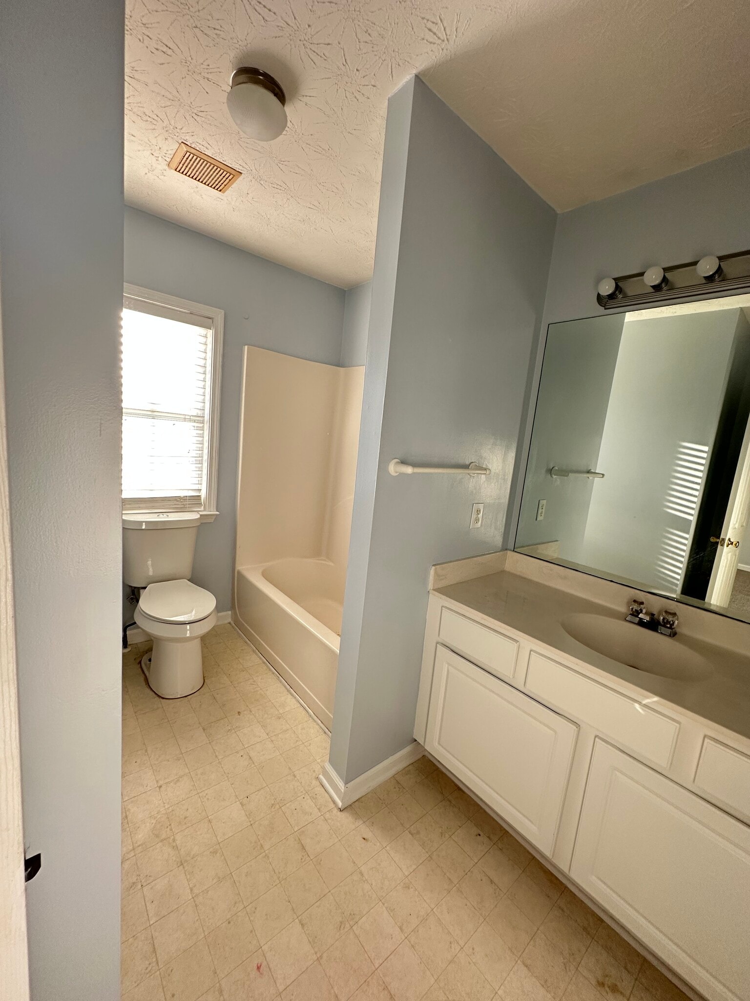 Jack & Jill Bathroom - 2562 Plymouth Way