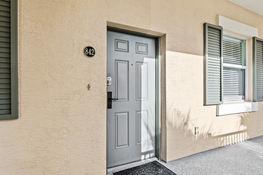 Building Photo - 900 Cinnamon Beach Ln