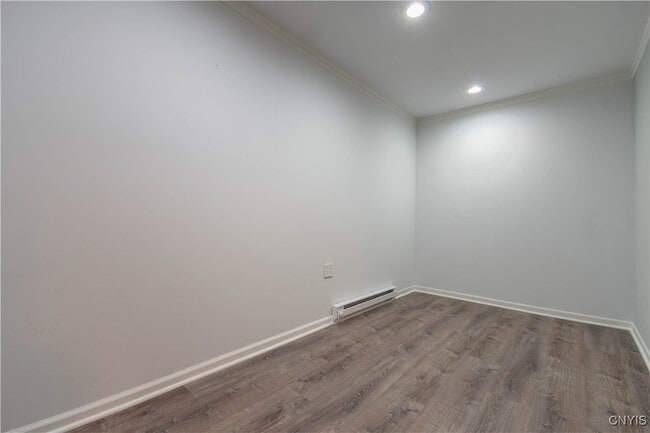 Building Photo - 216 Park Dr W