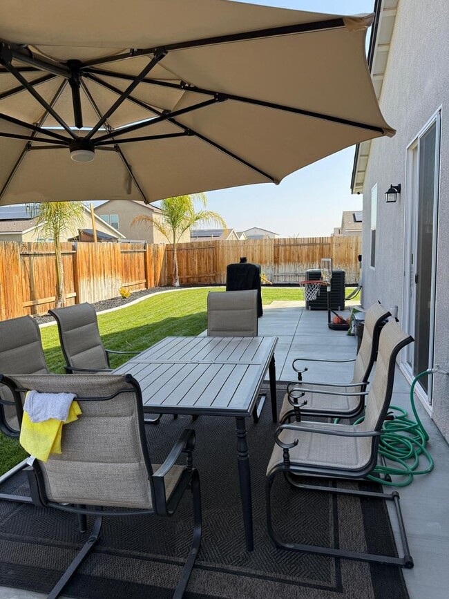 Building Photo - Don't miss the chance to view this stunning in Bakersfield - Flexible Leases available -  Coming ...