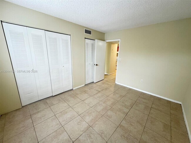 Building Photo - 415 Executive Center Dr