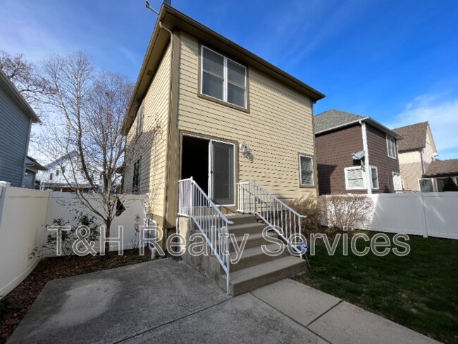 Building Photo - 2029 Ruckle St