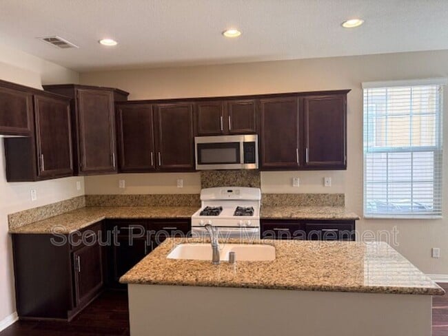 Building Photo - 31875 Domenoe Way