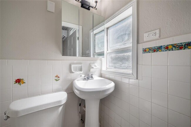 Building Photo - 236 W North St