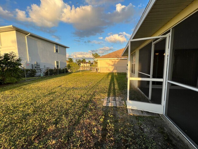 Building Photo - 419 SW 4th St