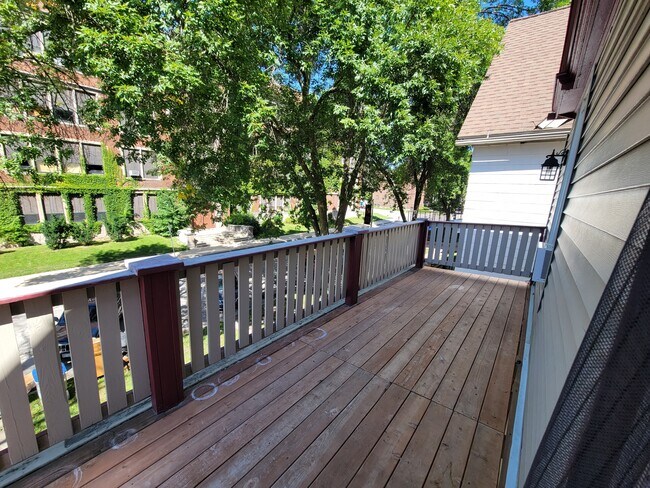 Balcony - 2840 N Bartlett Ave
