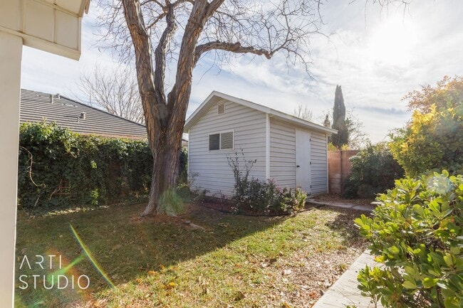 Building Photo - 4 Bedroom 2.5 Bath Home in Creekside Village