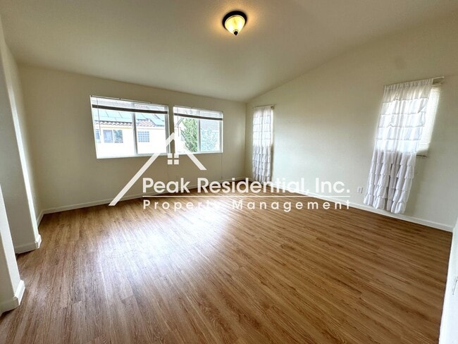 Building Photo - 1811 Waterfall Dr