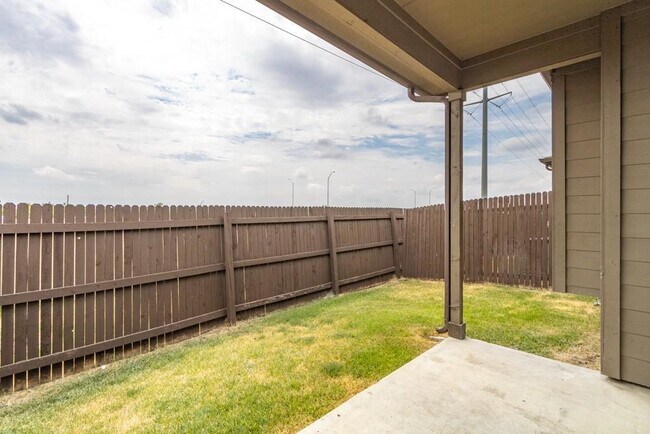 Building Photo - 2880 Donnell Dr