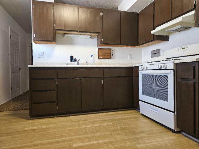 Building Photo - 1807 Camino La Canada