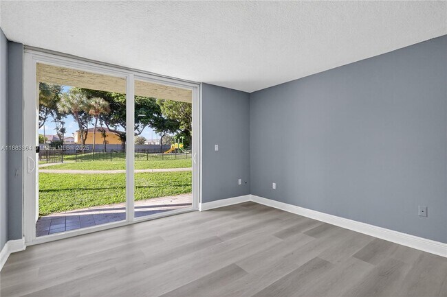 Building Photo - 10000 NW 80th Ct