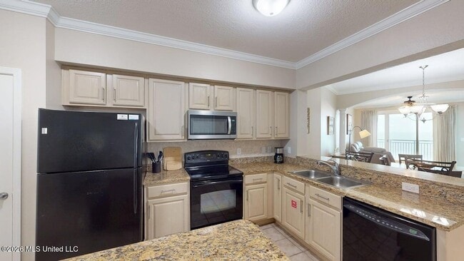 Building Photo - 2228 Beach Dr
