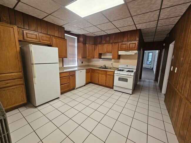 Building Photo - 4519 N Artesian Ave