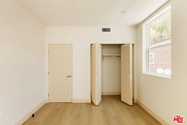 Building Photo - 738 N Vendome St