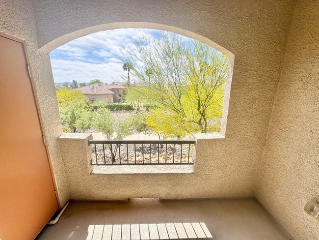 Building Photo - Fully upgraded condo with new flooring, paint, and appliances in Southwest Las Vegas