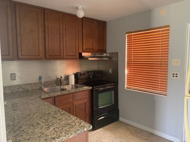 Building Photo - TWO BEDROOM IN TRIPLEX AVAILABLE NOW! PET ...