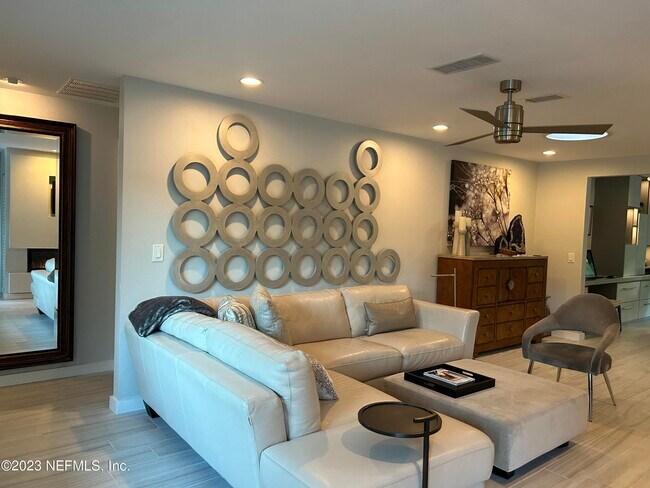 Building Photo - 937 Espinado Ave