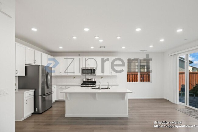 Building Photo - 861 Pipit St