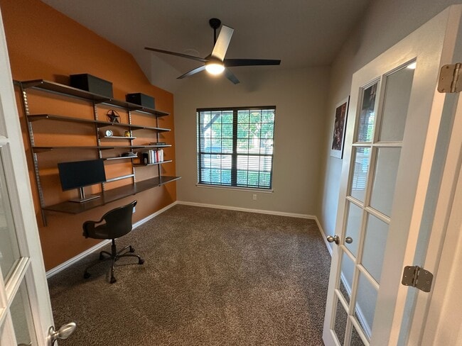 Building Photo - 909 Hartman Dr
